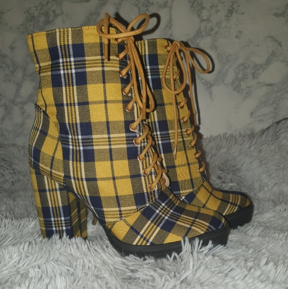 Shoes - Yellow plaid booties sz 6